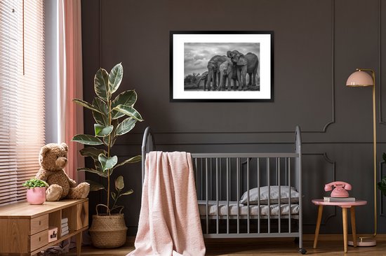 Fotolijst incl. Poster Zwart Wit- Olifant - Dieren - Water - Zwart wit - 90x60 cm - Posterlijst