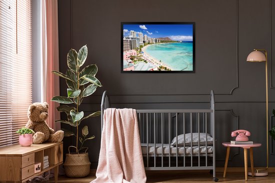 Plage de Waikiki à Honolulu avec hôtels et Diamond Head au loin, dans une chambre d'enfant.