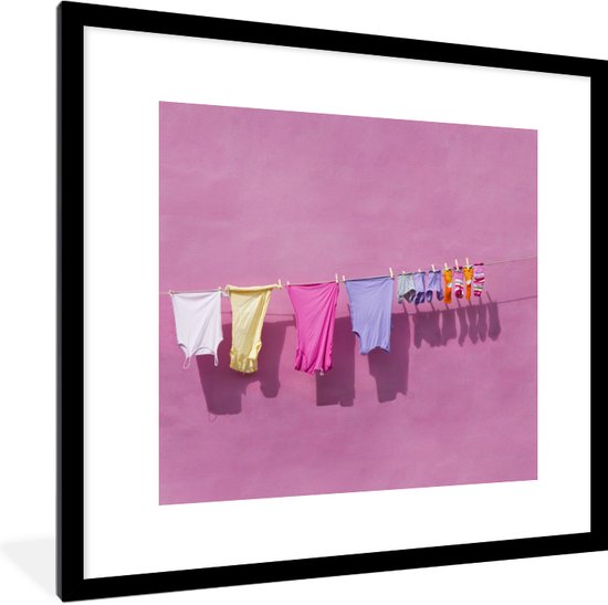 Fotolijst incl. Poster - Was aan de waslijn voor een roze muur - 40x40