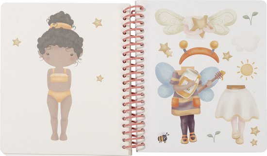 Openstaand aankleedboek met aan de linkerzijde een meisje met bikini en aan de rechterzijde een verkleedpoppetje in bijenkostuum.