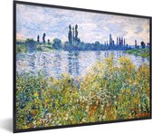 Fotolijst incl. Poster - Bloemen op de oever van de Seine, nabij Vetheuil - Schilderij van Claude Monet - 80x60 cm - Posterlijst