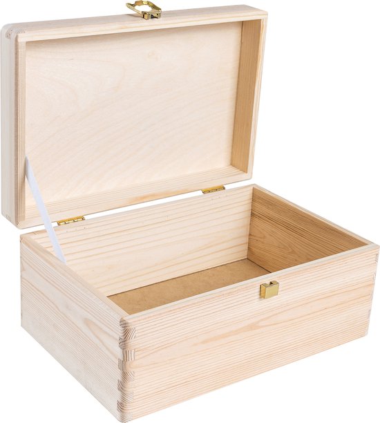 Open houten kist met een scharnierend deksel, gouden slot en een wit lint aan de binnenkant.