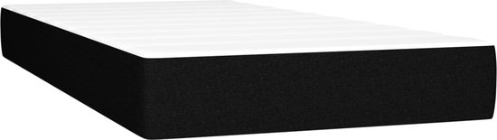 Matelas rembourré noir avec dessus rayé blanc, sur fond blanc.