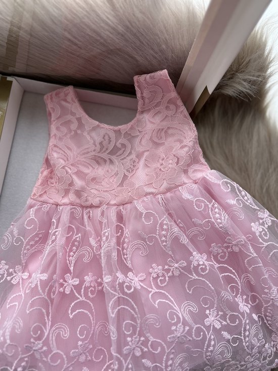 luxe feestjurk-bruidsjurk-Baby jurk-doopjurk -dooppakje-roze jurk-onderhemd-haarband-schoentjes-new born-geschenkenset -geschenkdoos-kraamcadeau-fotoshoot -4 delige set-bloemenmotief-tule jurk met strik-maat 56/62(0 tem 4 maanden) — afbeelding 3