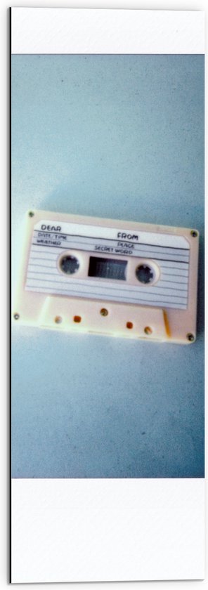Dibond - Foto met Wit kader van Wit Cassettebandje - 30x90 cm Foto op Aluminium (Met Ophangsysteem)