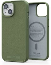 Njord Collections Suede Comfort+ Telefoonhoesje - Geschikt voor iPhone 15 - Gereycled / Duurzaam materiaal - 2M valbescherming - Mag compatibel – Groen