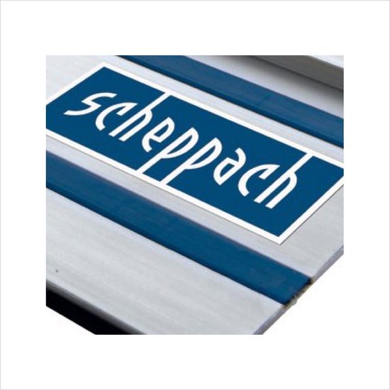 Gedetailleerde close-up van het Scheppach logo op een aluminium geleiderail.