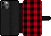 Bookcase Geschikt voor iPhone 11 Pro telefoonhoesje - Plaid - Zwart - Rood - Met vakjes - Wallet case met magneetsluiting