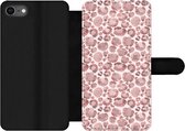 Bookcase Geschikt voor iPhone 8 telefoonhoesje - Panterprint - Roze - Pastel - Luxe - Met vakjes - Wallet case met magneetsluiting