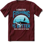 A Bad Day Fishing - Vissen T-Shirt | Blauw | Grappig Verjaardag Vis Hobby Cadeau Shirt | Dames - Heren - Unisex | Tshirt Hengelsport Kleding Kado - Burgundy - XL