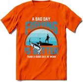 A Bad Day Fishing - Vissen T-Shirt | Blauw | Grappig Verjaardag Vis Hobby Cadeau Shirt | Dames - Heren - Unisex | Tshirt Hengelsport Kleding Kado - Oranje - XL
