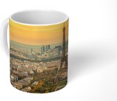 Mok - Parijs en de Eifffeltoren met een erg kleurrijke lucht - 350 ML - Beker