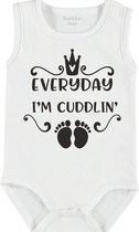 Baby Rompertje met tekst 'Everyday i'm cuddling 2' | mouwloos l | wit zwart | maat 50/56 | cadeau | Kraamcadeau | Kraamkado