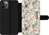 Bookcase Geschikt voor iPhone 11 Pro Max telefoonhoesje - Bloem - Ananas - Tropisch - Met vakjes - Wallet case met magneetsluiting
