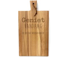 Stoer landelijk snijplankje-borrelplank met tekst gravure QUOTE: GENIET VANDAAG EN DOE DAT MORGEN WEER. Cadeau-verjaardag-bedankje. Het formaat is 20x30cm excl. handvat.