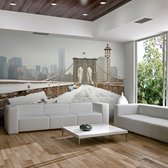 Fotobehangkoning - Behang - Vliesbehang - Fotobehang - Besneeuwde brug in New York Stad - 250 x 193 cm