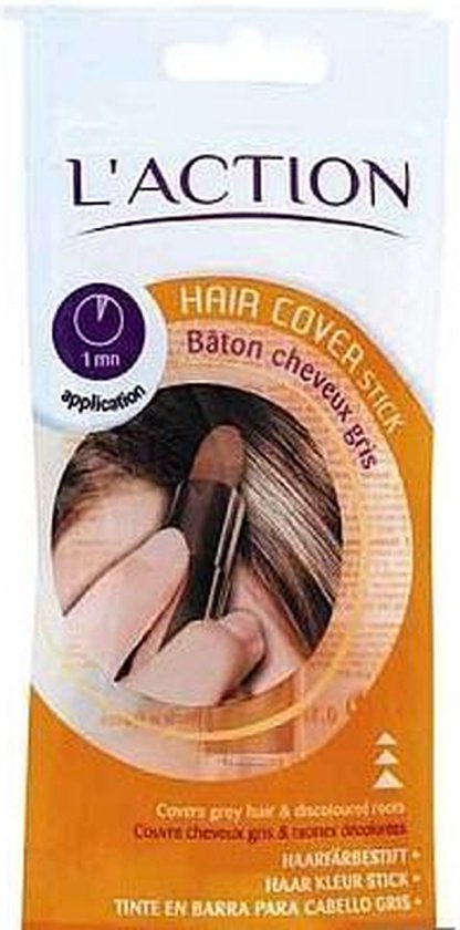 Verpakking van L'ACTION haarcover stick medium bruin met de tekst 'HAIR COVER STICK'. Een hand brengt de stick aan op grijs haar.