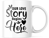 Valentijn Mok met tekst: Our Love Story Begins Here | Valentijn cadeau | Valentijn decoratie | Grappige Cadeaus | Koffiemok | Koffiebeker | Theemok | Theebeker