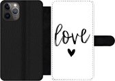 Bookcase Geschikt voor iPhone 11 Pro telefoonhoesje - Love - Spreuken - Quotes - Met vakjes - Wallet case met magneetsluiting