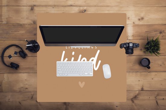 Muismat XXL 80x80 cm - Bureau onderlegger - Bureau mat Kinderen - Liefde - Lievelingskind - Bruin - Spreuken - Quotes - Cadeau - Bureaumat - Gaming mousepad xl - Bureaulegger groot - Computer deskmat
