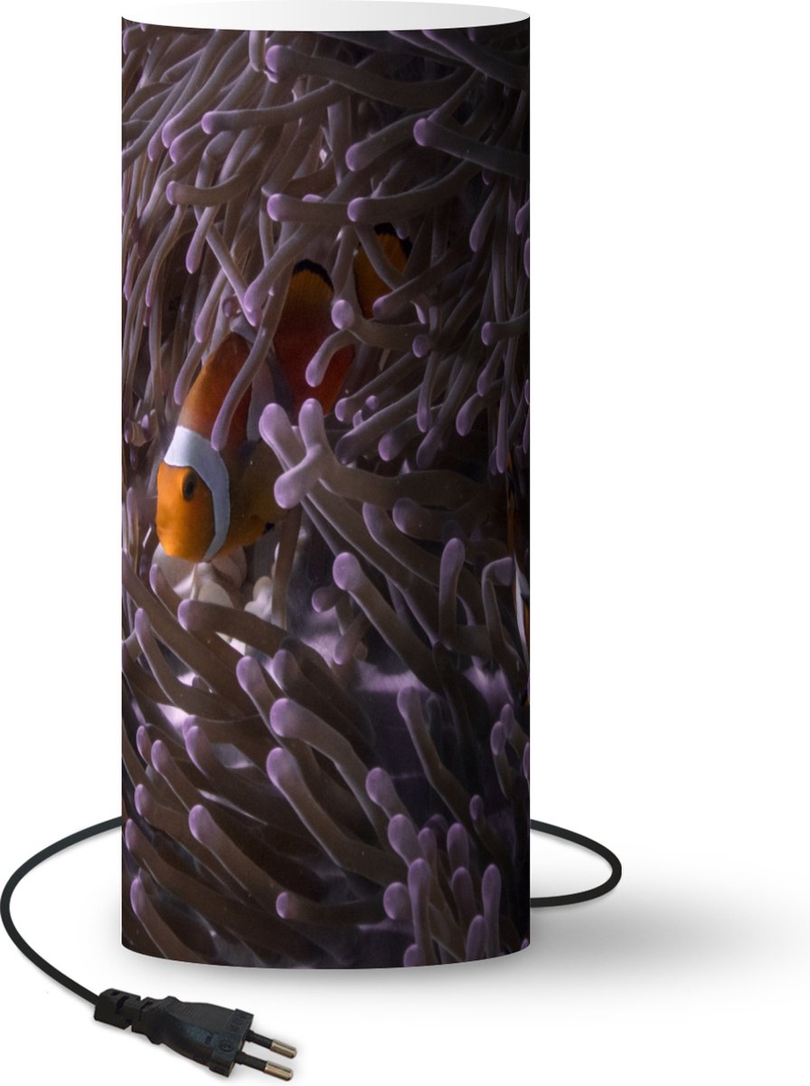 Lamp - Nachtlampje - Tafellamp slaapkamer - Verstopte clownvissen tussen de zeeanemonen - 70 cm hoog - Ø29.6 cm - Inclusief LED lamp