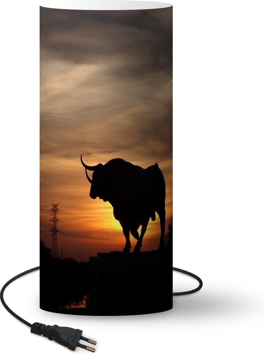 Lamp - Nachtlampje - Tafellamp slaapkamer - Silhouet van een stier bij zonsondergang - 70 cm hoog - Ø29.6 cm - Inclusief LED lamp