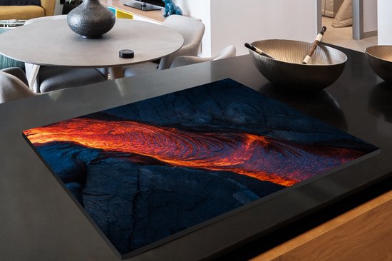KitchenYeah® Inductie beschermer 81.2x52 cm - Lava uit een vulkaan - Kookplaataccessoires - Afdekplaat voor kookplaat - Inductiebeschermer - Inductiemat - Inductieplaat mat