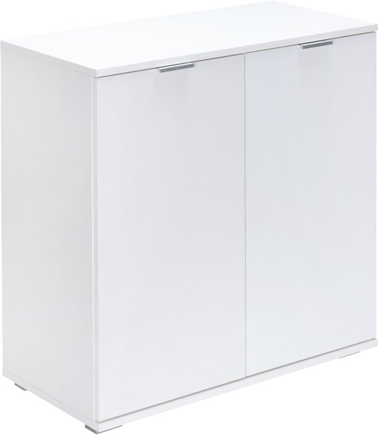 Witte kast met twee deuren en zilverkleurige handgrepen, op zilverkleurige pootjes.