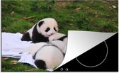 KitchenYeah® Inductie beschermer 76x51.5 cm - Panda's - Gras - Deken - Kookplaataccessoires - Afdekplaat voor kookplaat - Inductiebeschermer - Inductiemat - Inductieplaat mat