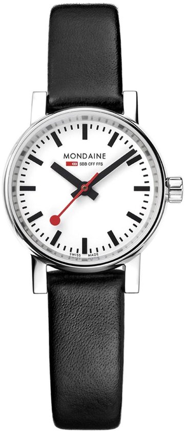 Een Mondaine horloge met witte wijzerplaat, zwarte indexen en wijzers, en een zwarte leren band. Rode secondewijzer.