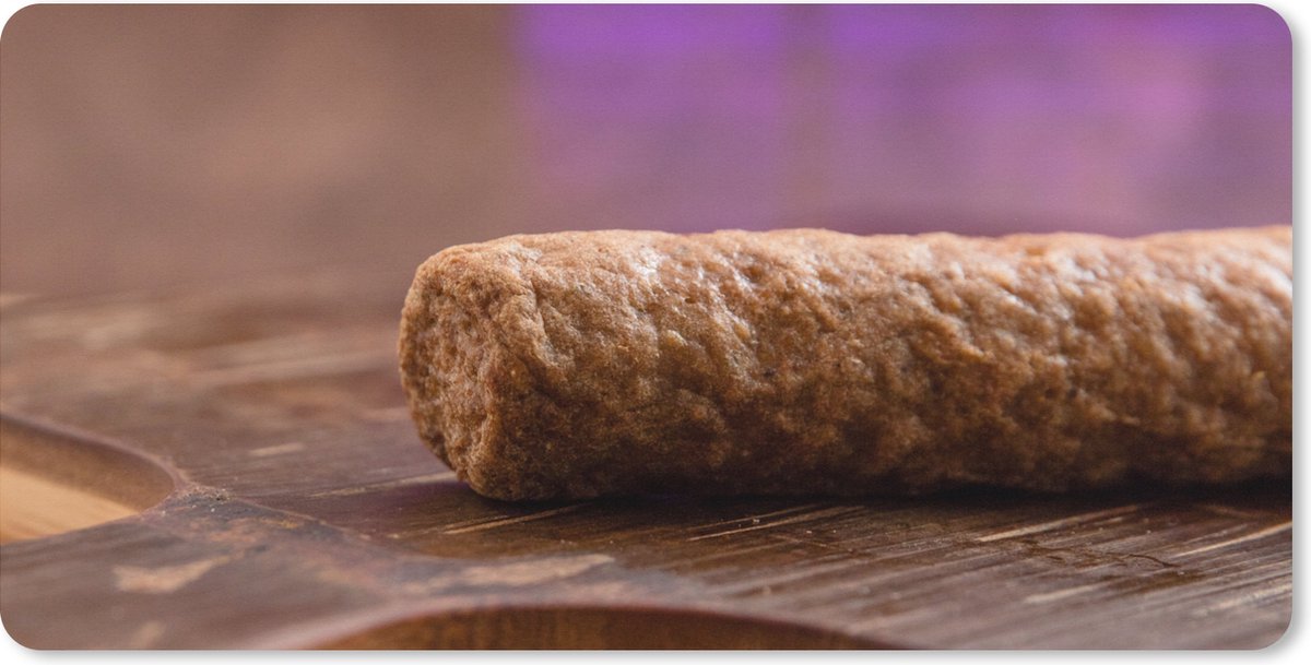 Muismat XXL 120x60 cm - Bureau onderlegger - Bureau mat Een close-up van een gefrituurde frikandel - Bureaumat - Gaming mousepad xl - Bureaulegger groot - Computer deskmat