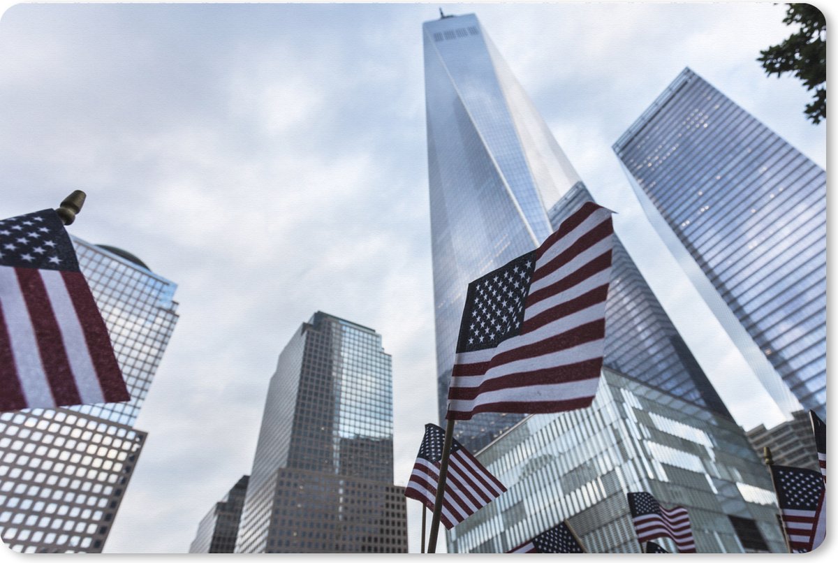 Muismat XXL 90x60 cm - Bureau onderlegger - Bureau mat Een onderaanzicht van de Amerikaanse vlag bij het World Trade Center - Bureaumat - Gaming mousepad xl - Bureaulegger groot - Computer deskmat