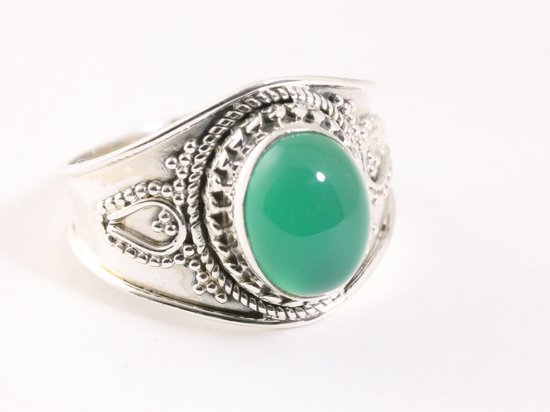 Bewerkte zilveren ring met groene onyx - maat 18