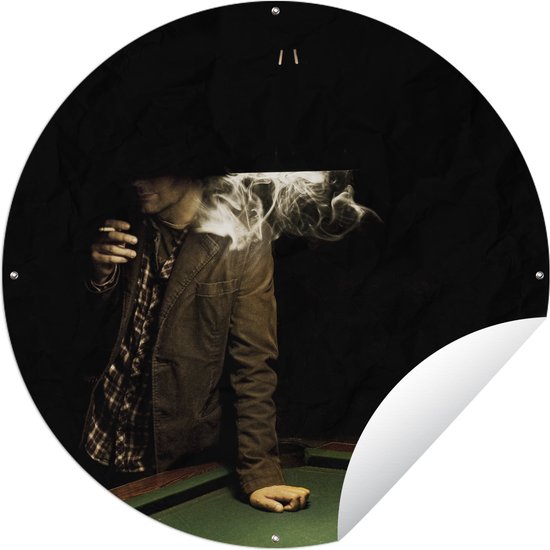 Tuincirkel Rokend man boven een pooltafel in film noir - 60x60 cm - Ronde Tuinposter - Buiten