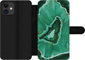 Bookcase Geschikt voor iPhone 12 Pro telefoonhoesje - Marmer print - Groen - Goud - Met vakjes - Wallet case met magneetsluiting