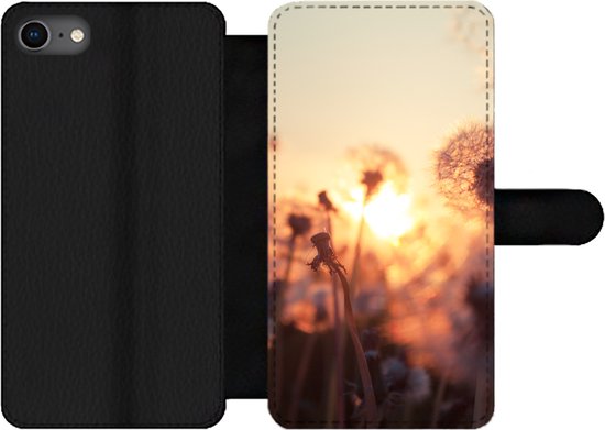 Bookcase Convient pour étui de téléphone iPhone SE 2020 - Pissenlit - Coucher de soleil - Printemps - Avec compartiments - Étui portefeuille avec fermeture magnétique
