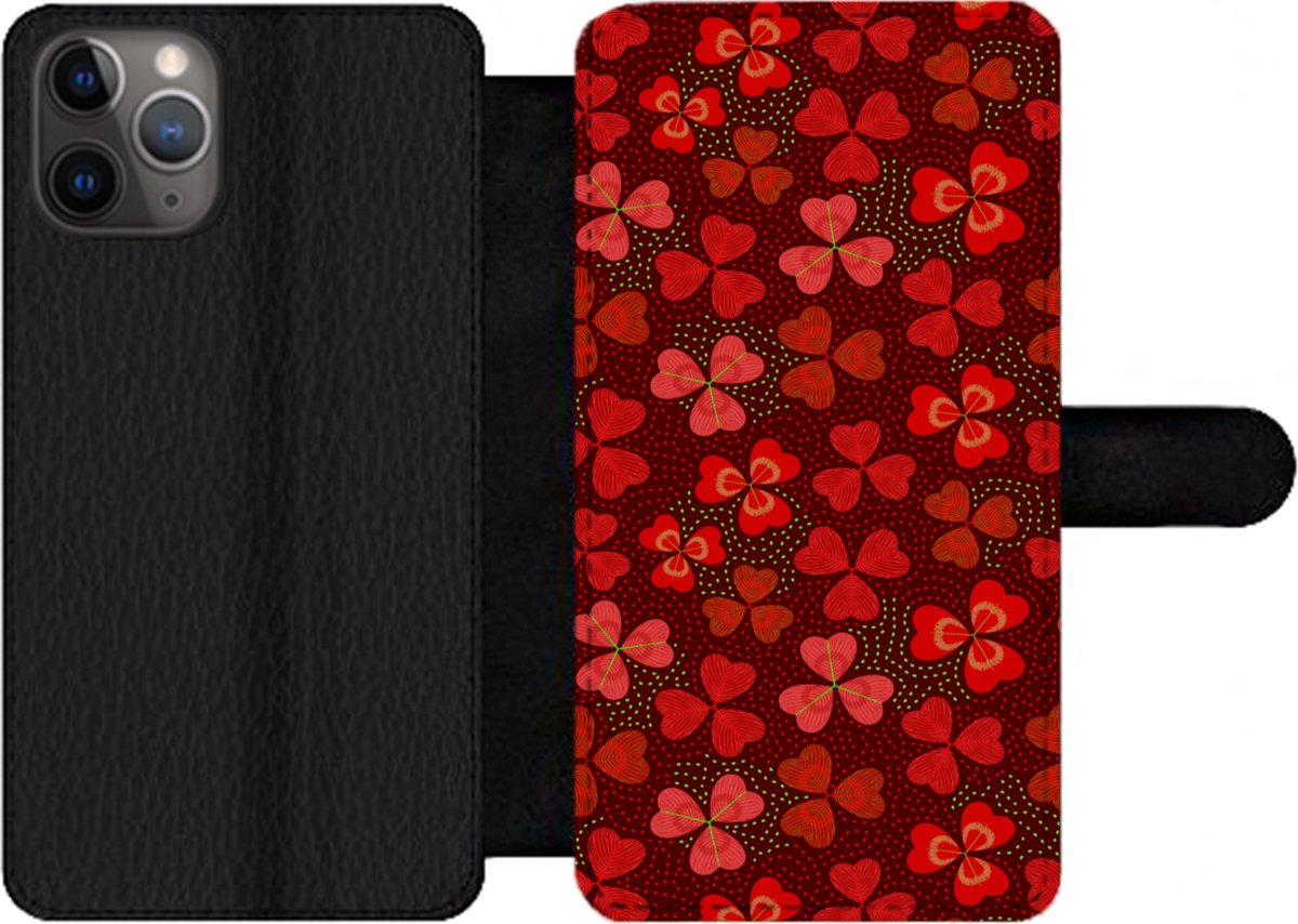 Telefoonhoesje Geschikt voor iPhone 11 Pro Max telefoonhoesje - Patroon - Klaver - Rood - Met vakjes - Wallet case met magneetsluiting