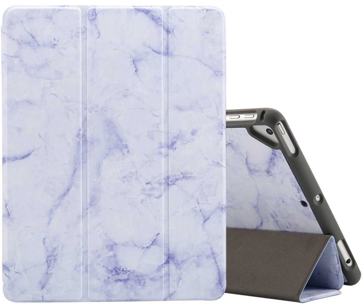Mobigear Tablethoes geschikt voor Apple iPad 5 (2017) Hoes | Mobigear Tri-Fold Marble Bookcase + Stylus Houder - Paars