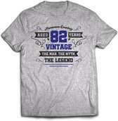 82 Jaar Legend - Feest kado T-Shirt Heren / Dames - Antraciet Grijs / Donker Blauw - Perfect Verjaardag Cadeau Shirt - grappige Spreuken, Zinnen en Teksten. Maat 3XL