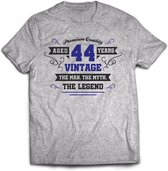 44 Jaar Legend - Feest kado T-Shirt Heren / Dames - Antraciet Grijs / Donker Blauw - Perfect Verjaardag Cadeau Shirt - grappige Spreuken, Zinnen en Teksten. Maat XL