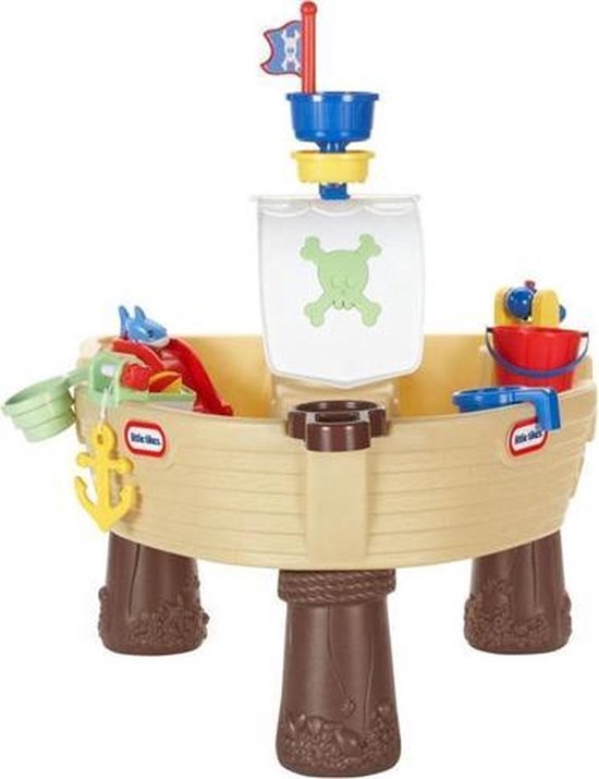 Een zand- en watertafel in de vorm van een piratenboot. Beige boot met hijsbare zeilen, piratenvlag en gele anker.