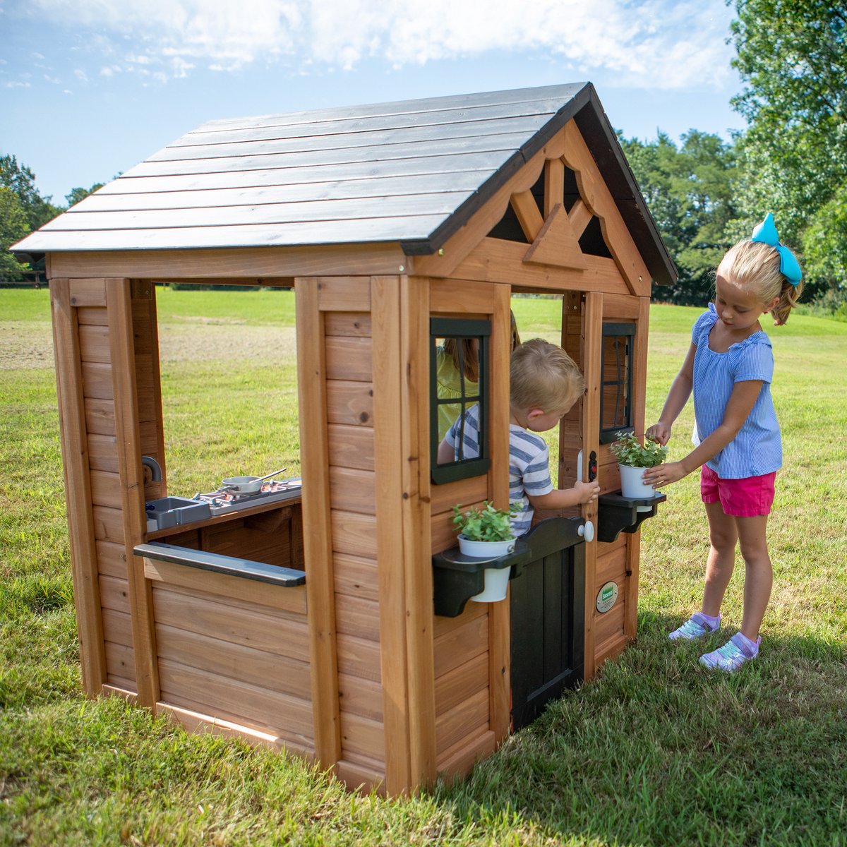 Backyard Discovery Sweetwater Speelhuis in Bruin / Grijs - Houten Speelhuisje met Speelkeuken en accessoires - Speelhuis voor de tuin / buiten — afbeelding 4