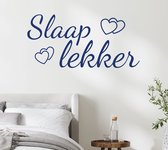 Stickerheld - Muursticker Slaap lekker - Slaapkamer - Droom zacht - Hartjes - Nederlandse Teksten - Mat Donkerblauw - 55x115.1cm