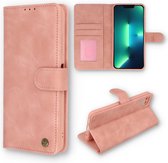Casemania Hoesje Geschikt voor Apple iPhone SE 2022 Pale Pink - Luxe Portemonnee Book Case - Kaarthouder & Magneetlipje