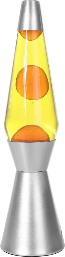Een gele lavalamp met oranje lava, zilverkleurige basis en top.
