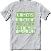 Gamers don't die pixel T-shirt | Neon Groen | Gaming kleding | Grappig game verjaardag cadeau shirt Heren – Dames – Unisex | - Licht Grijs - Gemaleerd - S