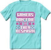 Gamers don't die pixel T-shirt | Neon Roze | Gaming kleding | Grappig game verjaardag cadeau shirt Heren – Dames – Unisex | - Licht Blauw - S