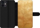 Bookcase Geschikt voor iPhone 12 telefoonhoesje - IJzer - Roest print - Goud - Metaal - Luxe - Met vakjes - Wallet case met magneetsluiting