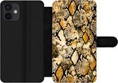 Bookcase Geschikt voor iPhone 12 Mini telefoonhoesje - Dierenprint - Slang - Goud - Zwart - Met vakjes - Wallet case met magneetsluiting