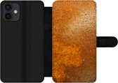 Bookcase Geschikt voor iPhone 12 Mini telefoonhoesje - Metaal - Roest print - Oranje - Vintage - Industrieel - Met vakjes - Wallet case met magneetsluiting